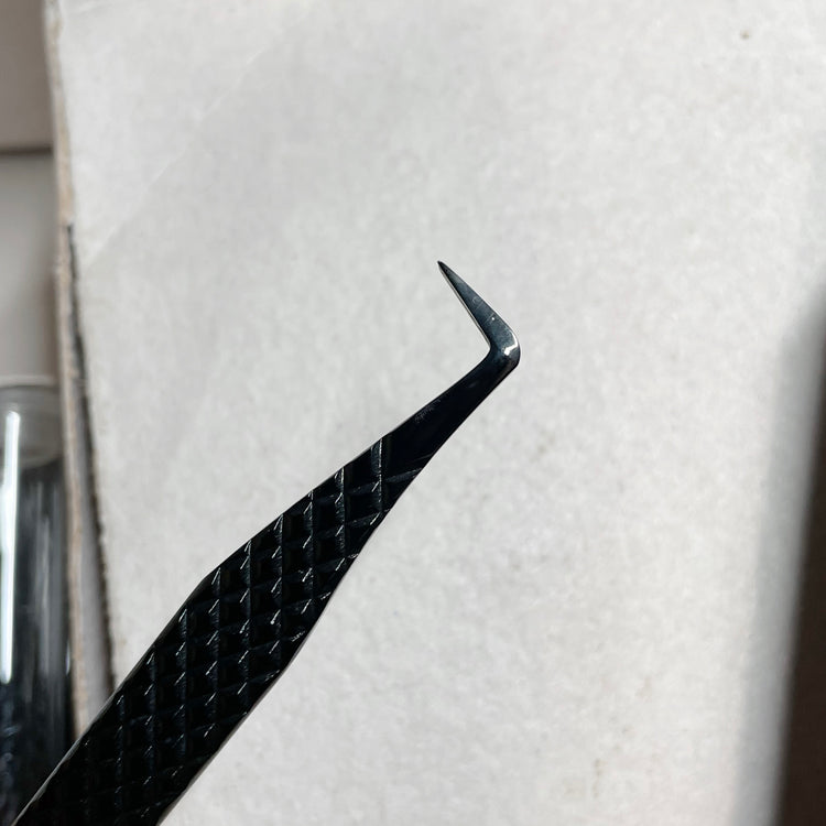 Noir Edition Fibre Tip Tweezers